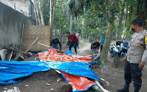tim_gabungan_bongkar_gubuk_diduga_jadi_sarang_narkoba_di_binjai