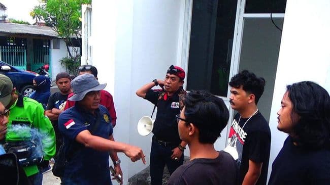 tim_greenpeace_diadang_dilarang_kampanye_selama_g20