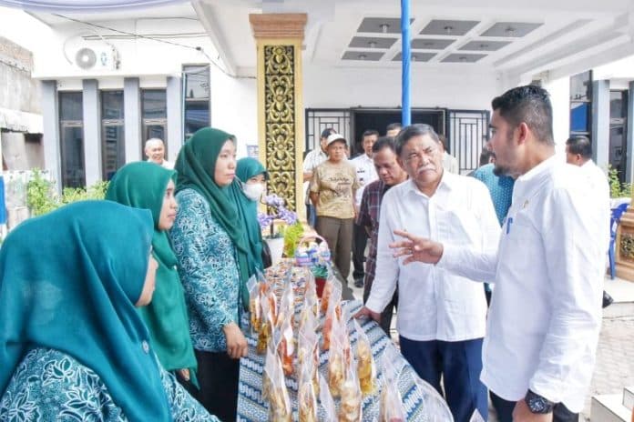 tim_penilai_kelurahan_sumut_kunjungi_desa_muliorejo_di_deli_serdang