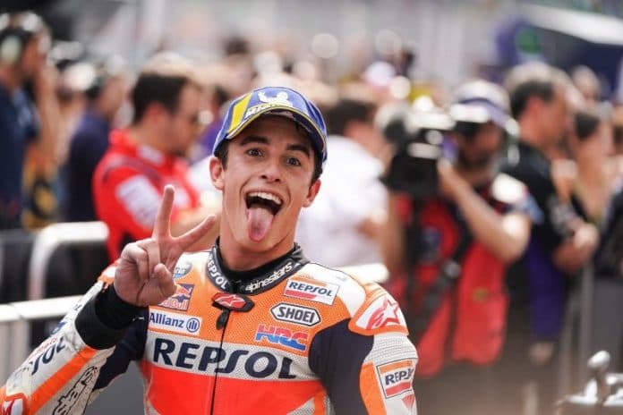 tim_satelit_unjuk_gigi_di_motogp_2020_ini_tanggapan_marquez