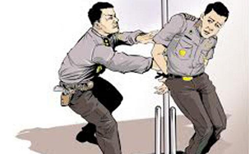 timbun_bbm_ilegal_oknum_polisi_ditangkap_dan_diperiksa