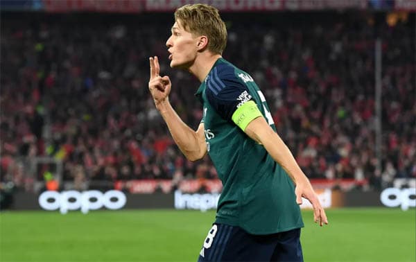 timnya_tersingkir_dari_liga_champions_fans_the_gunners_tuding_wasit_curang