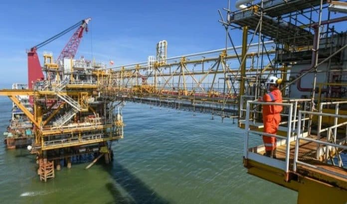 tingkatkan_lifting_minyak_menteri_esdm_pangkas_proses_izin_berbelit_belit