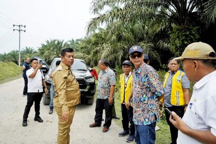 tinjau_infrastruktur_bupati_simalungun_jaga_dan_rawat_perbaikan_jalan