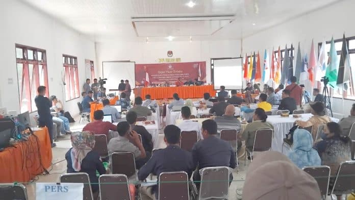 tinjau_rekapitulasi_di_kpu_simalungun_begini_penilaian_anggota_komisi_ii_dpr