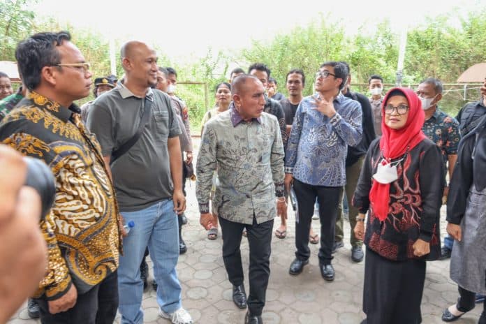 tinjau_stadion_sangnaualuh_gubsu_siap_gelontorkan_anggaran_revitalisasi_rp50_m