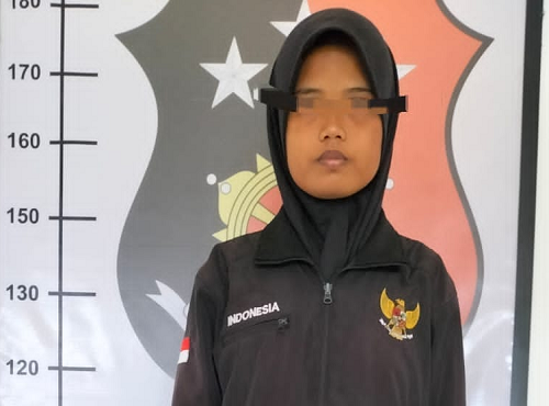 tipu_irt_rp13_juta_polwan_gadungan_meringkuk_di_rutan_polres_tapsel
