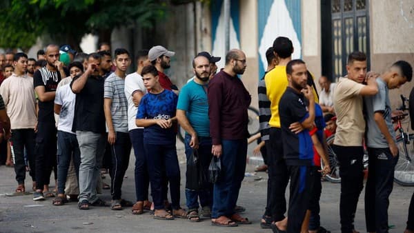 toko_roti_dibuka_kembali_warga_palestina_antre_selama_6_jam