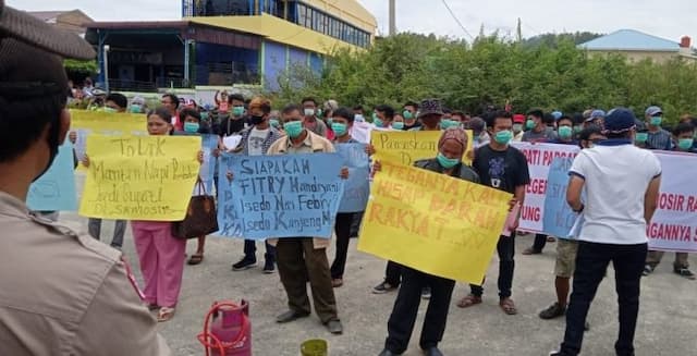tolak_mantan_napi_jadi_bupati_formapera_unjuk_rasa_di_kantor_dprd_samosir