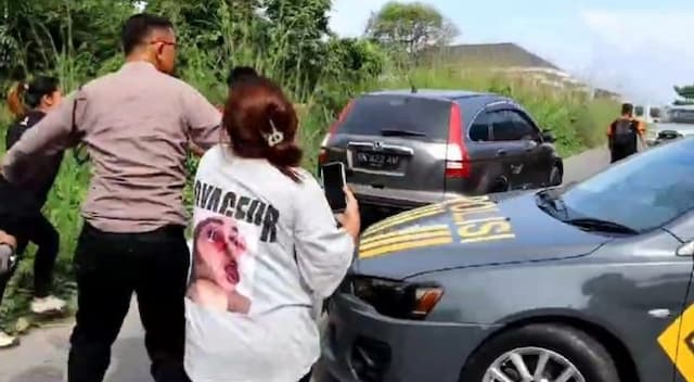 tolak_pabrik_minyak_di_pulo_padang_ricuh_polisi_tidak_ada_menabrak_peserta_aksi