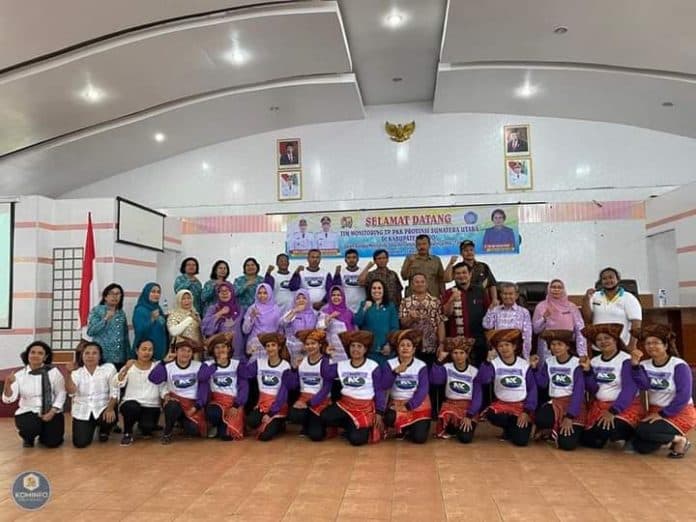 tp_pkk_provinsi_sumut_monitoring_desa_kutagaluh_sebagai_desa_percontohan