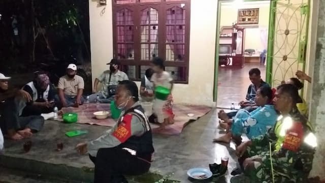 tragis_6_korban_hanyut_terseret_dan_saling_tarik_menarik_untuk_menolong