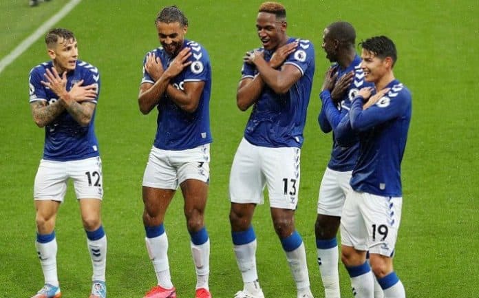 tren_sempurna_everton_diuji_sang_juara_bertahan