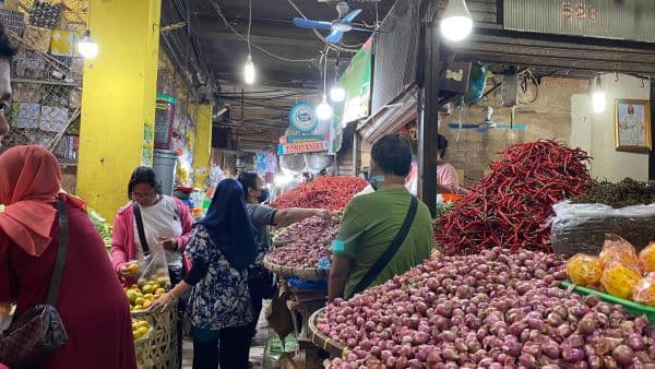 triwulan_i_2024_harga_komoditas_kebutuhan_pokok_alami_tren_naik_turun