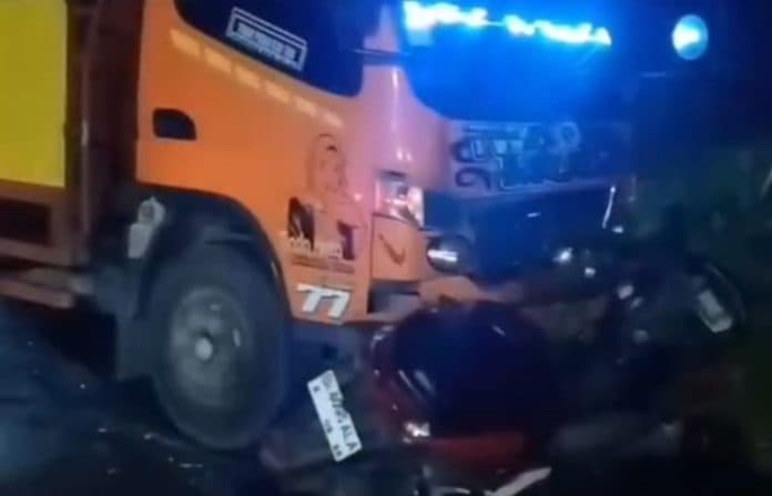 truk_fuso_hantam_nmax_di_sibolangit_penumpang_motor_tewas_di_tempat