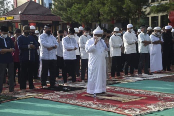 tuan_guru_batak_bangga_polda_sumut_komitmen_bantu_kaum_dhuafa