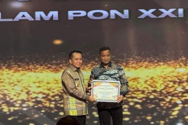 tuan_rumah_cabor_road_race_pon_xxi_aceh_sumut_kota_tebing_tinggi_dapat_penghargaan