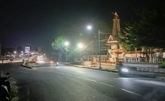 tugu_siantar_man_sudah_terang_warga_apresiasi_respon_cepat_dinas_prkp