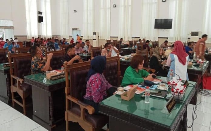 tunggu_kehadiran_wali_kota_siantar_rapat_paripurna_kua_ppas_apbd_2023_sempat_tertunda