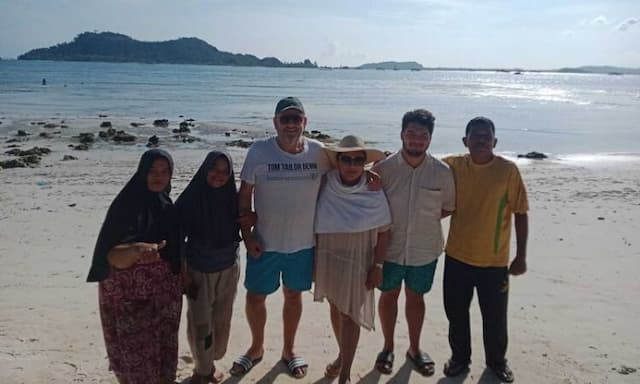 turis_mancanegara_mulai_minati_pantai_pandaratan_tapteng