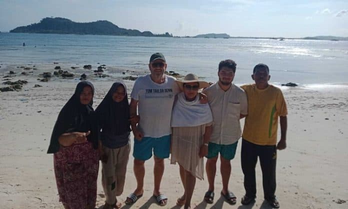 turis_mancanegara_mulai_minati_pantai_pandaratan_tapteng