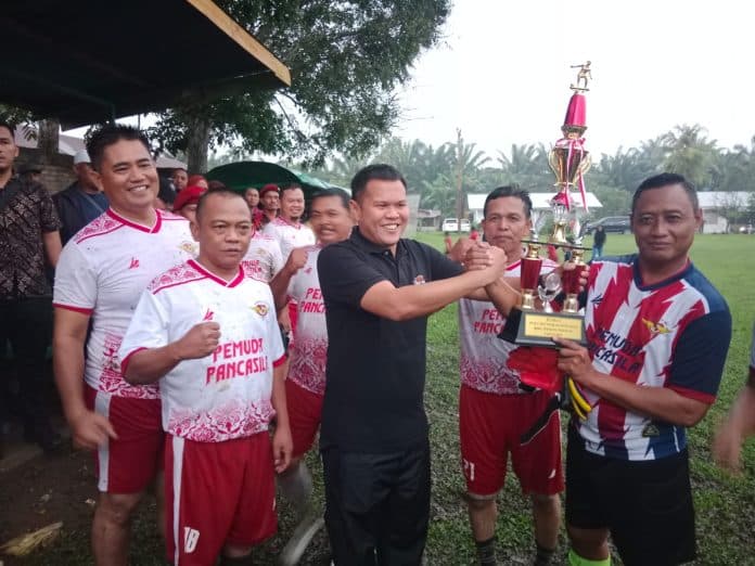 turnamen_sepak_bola_u_40_mpc_pp_sergai_berakhir_berikut_pemenangnya