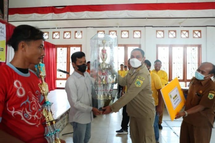 turnamen_voli_bupati_cup_i_pakpak_bahrat_resmi_ditutup_tanjung_meriah_juara_i