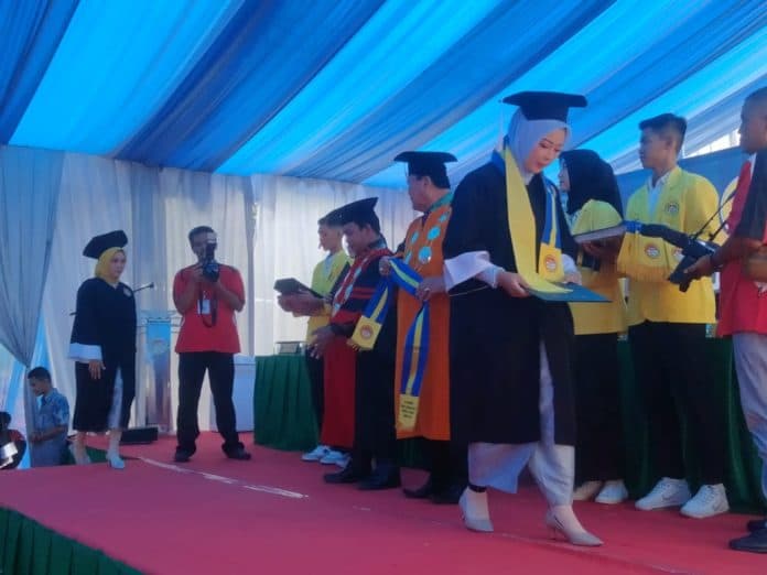 una_wisuda_507_lulusan_sarjana_dan_magister_dari_lima_fakultas
