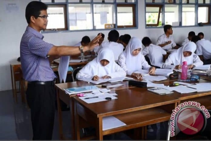 undang_undang_pemisahan_guru_dan_dosen_menurut_pengamat_tidak_tepat