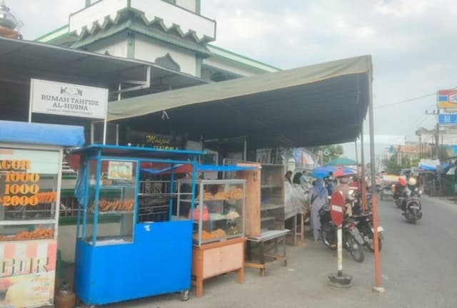 uniknya_pasar_takjil_di_kisaran_kuenya_buatan_janda_sekitar