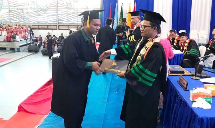 universitas_hkbp_nommensen_siantar_wisuda_142_mahasiswa_angkatan_ke_ii