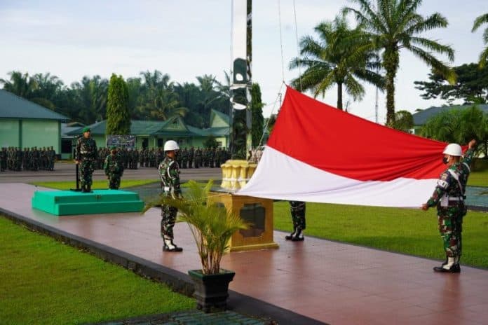 upacara_bendera_di_makorem_022pt_ini_amanat_pangdam_lbb