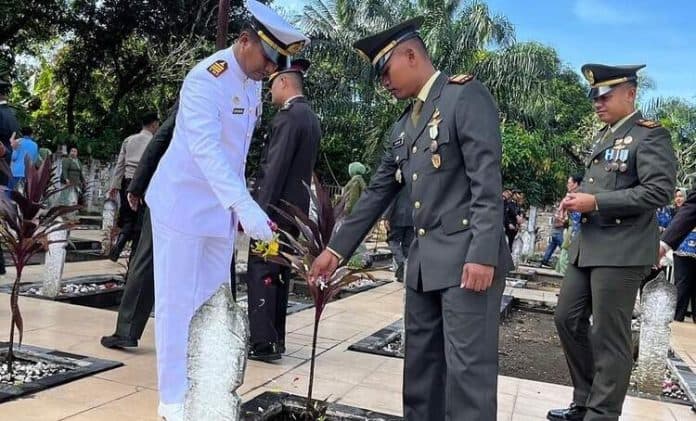 upacara_ziarah_nasional_di_tmp_syuhada_binjai_rangkaian_peringatan_hut_tni_ke_79