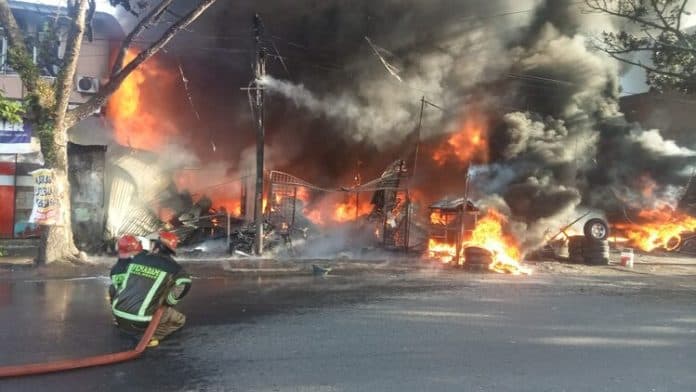 update_total_rumah_terbakar_di_jalan_flamboyan_raya_jadi_9_unit