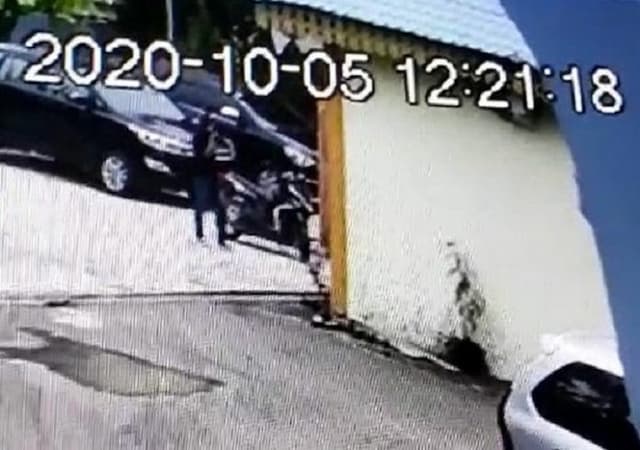 urus_surat_miskin_honda_beat_raib_di_parkiran_kantor_desa_pelaku_terekam_cctv