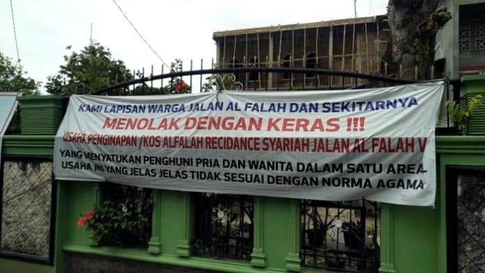 usai_dirazia_pemilik_penginapan_minta_camat_medan_timur_tertibkan_spanduk_liar