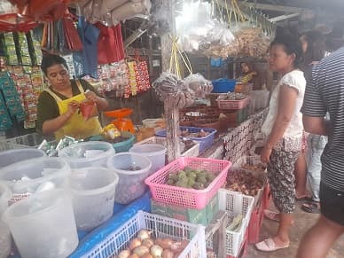 usai_idul_adha_pedagang_bumbu_rempah_masih_diserbu_pembeli