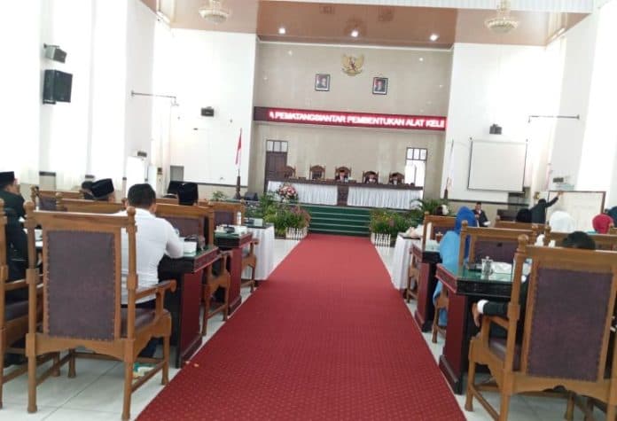 usai_pelantikan_pimpinan_dprd_siantar_langsung_bentuk_akd