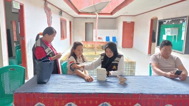 usai_pengamanan_tps_personel_polres_toba_dapat_vitamin_dan_dicek_kesehatannya