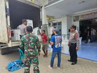 usai_rekapitulasi_kotak_suara_pemilu_di_ppk_tebing_tinggi_dihantarkan_ke_gudang_logistik_kpu