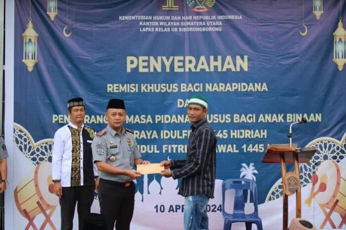 usai_shalat_489_napi_di_lapas_siborongborong_terima_remisi_idul_fitri