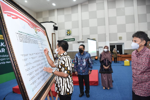usu_dan_anri_teken_pakta_integritas_pelayanan_publik