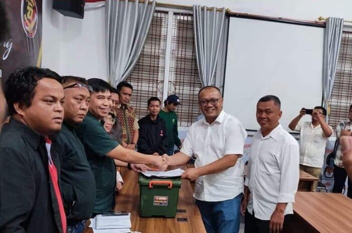 verifikasi_faktual_kendala_balon_hendra_kiswandi_bakal_kumpulkan_pendukung
