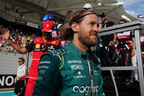 vettel_pertimbangkan_kembali_ke_f1_dan_telah_berbicara_dengan_bos_mercedes
