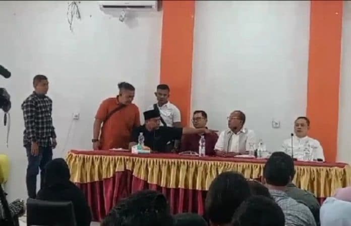 video_viral_ketua_dprd_tapteng_bentak_bentak_pj_bupati
