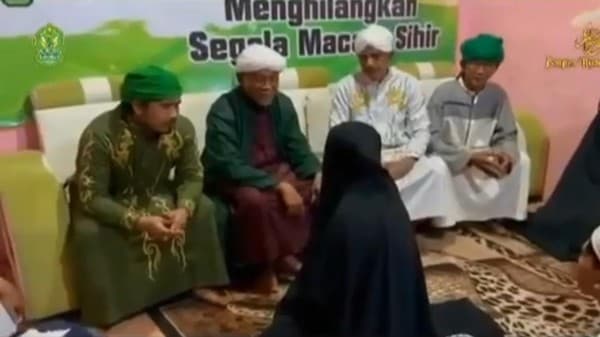 video_viral_pengajian_bolehkan_bertukar_pasangan