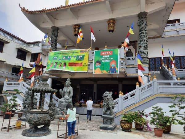 vihara_avalokitesvara_siantar_terapkan_prokes_ketat_saat_ibadah_hari_raya_waisak_2565_be