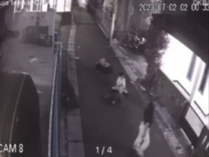 viral_2_geng_wanita_saling_serang_di_pamulang_tangsel