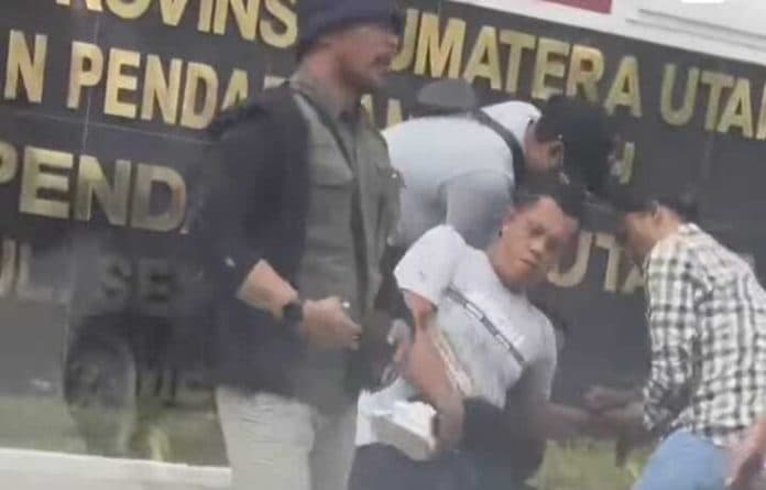 viral_debt_collector_dikeroyok_di_sekip_pelaku_diduga_oknum_tni