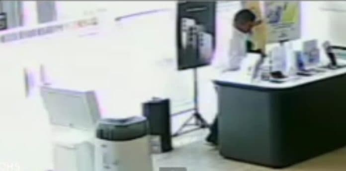 viral_diduga_oknum_anggota_dprd_sumut_terekam_cctv_curi_jam_tangan_pekerja_toko